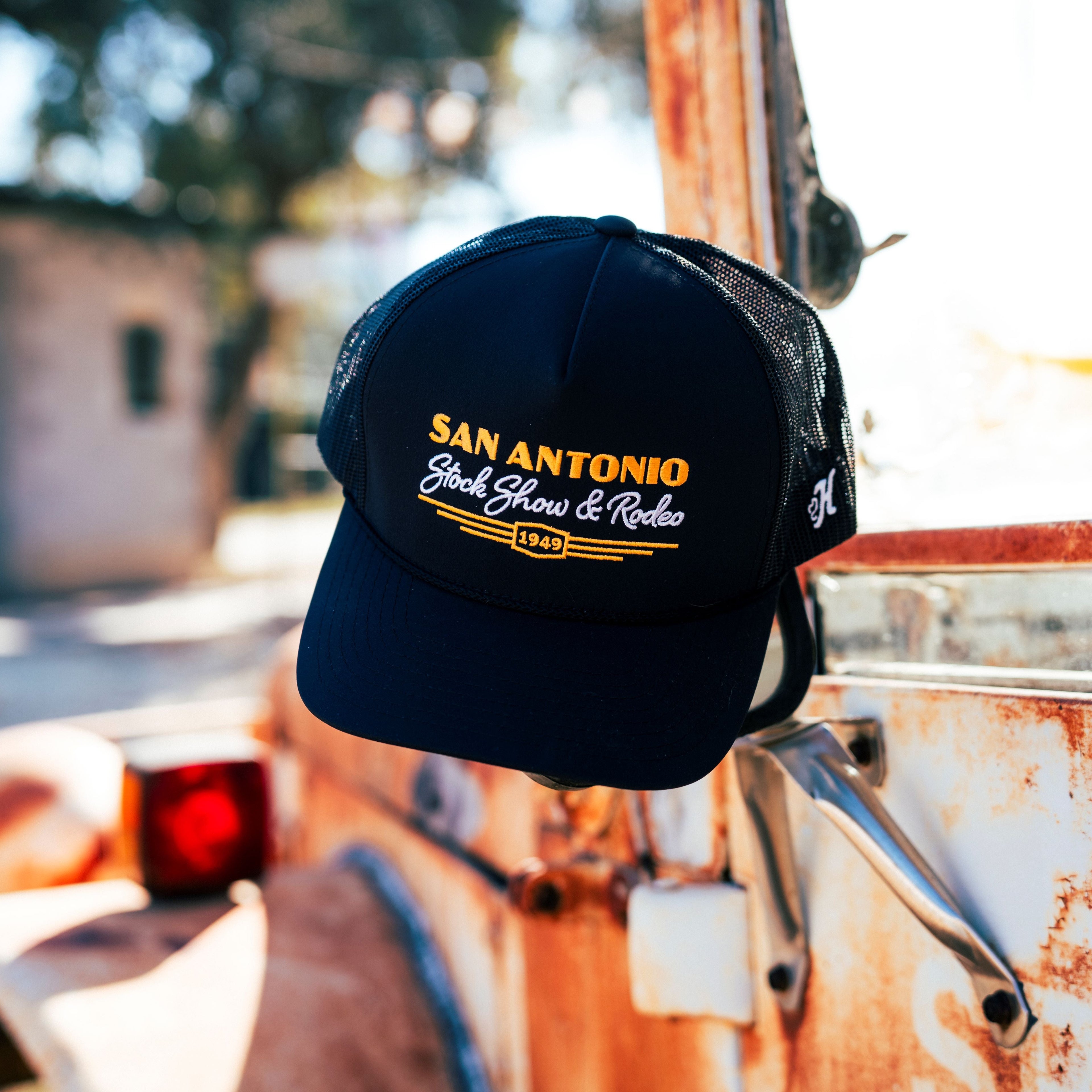 HOOEY BLACK AND GOLD