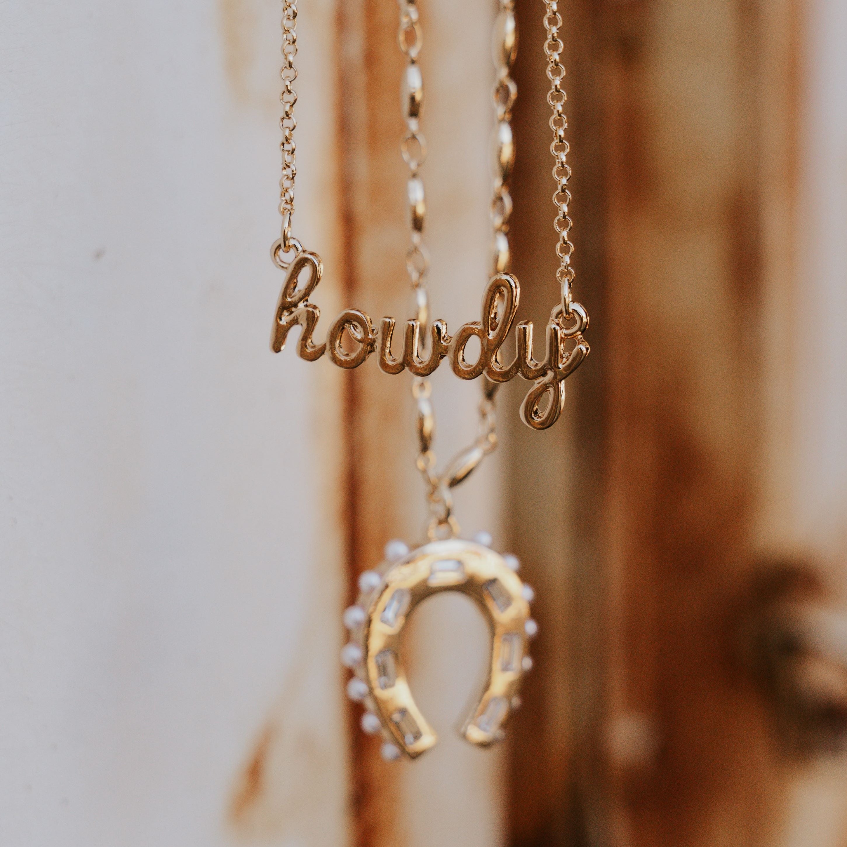 HOWDY CURSIVE NECKLACE GOLD
