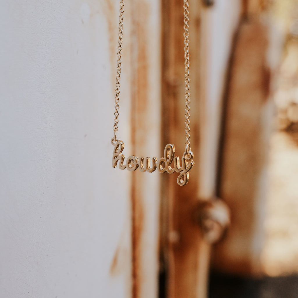 HOWDY CURSIVE NECKLACE GOLD