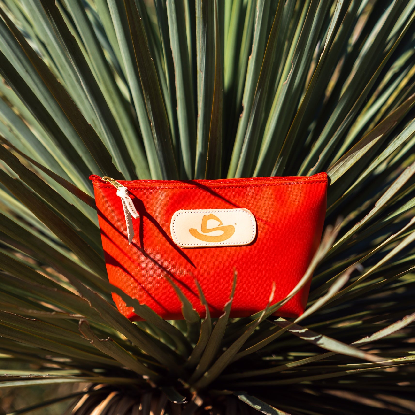 JON HART GRANDE POUCH RED