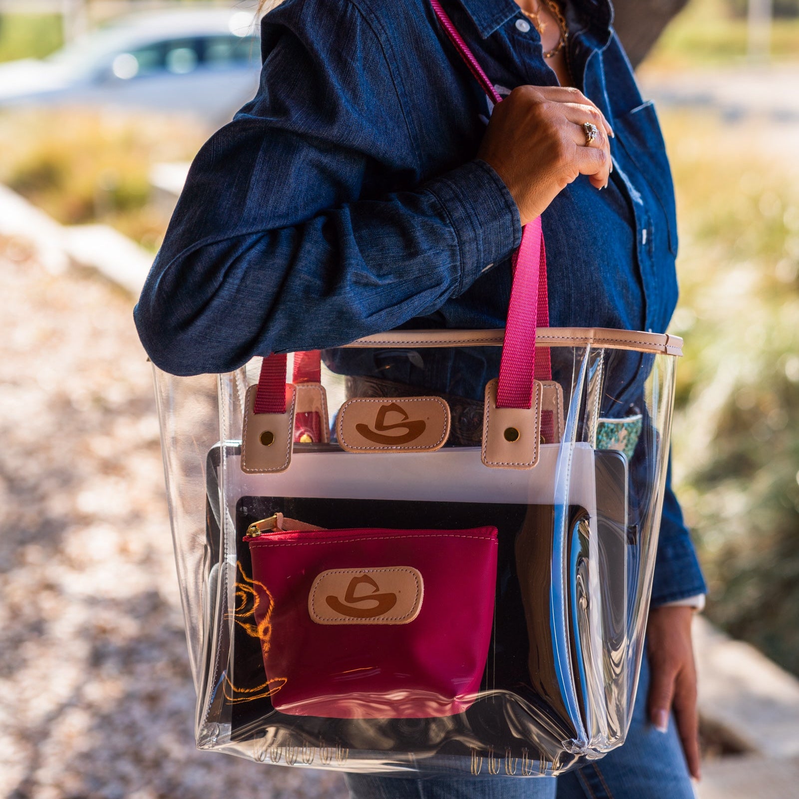 JON HART CLEAR TOUR TOTE BERRY